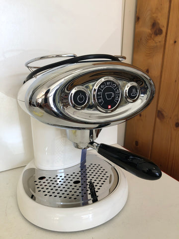 MACCHINA CAFFE' ILLY A CAPSULE ( ACCESSORI ALLA CASSA )