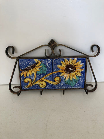 PORTA CHIAVI DA MURO 4 POSTI IN CERAMICA TIPO CALTAGIRONE H15XL28 CM