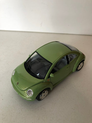 MODELLINO BURAGO VOLKSWAGEN NEW BEETLE 1998 1/24 ( SEDILI DA INCOLLARE )