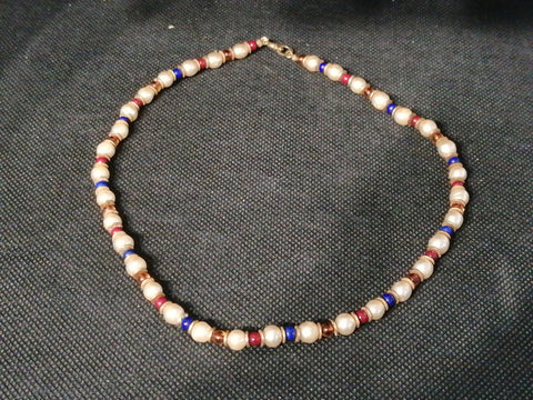 GIROCOLLO PERLINE BIANCHE E PIETRE