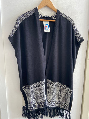 PONCHO OLTRE NERO/BIANCO FANTASIA