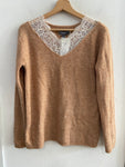 MAGLIONE CAMOMILLA TG42 ROSA CIPRIA C/RIPORTO IN PIZZO BIANCO