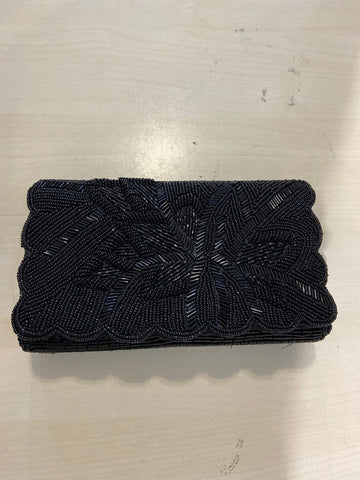 POCHETTE A MANO PERLINE NERE