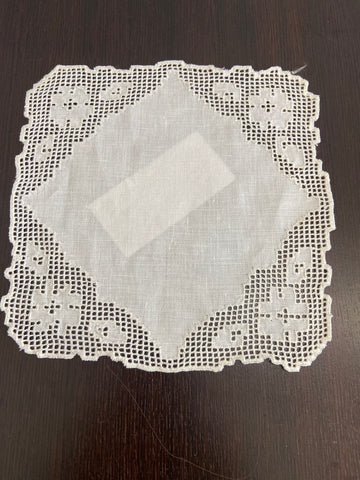 CENTRINO L16X16CM LINO BIANCO C/RICAMO 500