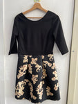 ABITO SOHA TGL NERO A FIORI BEIGE