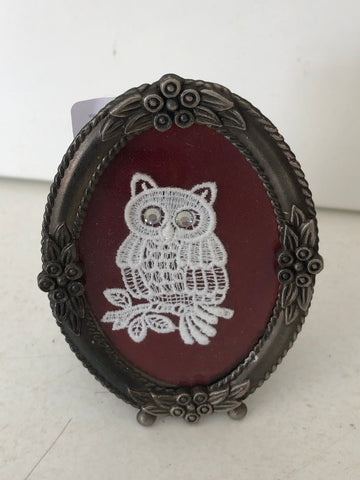 GUFO TIPO RICAMATO CON CORNICE OVALE H5XL2 CM