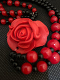 COLLANA LUNGA PERLINE NERE/ROSSE C/CIONDOLO ROSA ROSSA