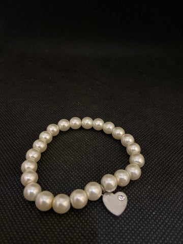 BRACCIALE PERLE BIANCHE CUORICINO