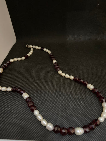 COLLANA PERLINE SCARAMAZZE E GRANATINA BORDEAUX