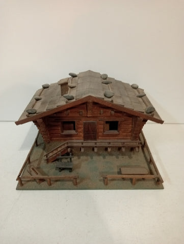 MODELLINO BAITA IN LEGNO H15XL25XP20 CM