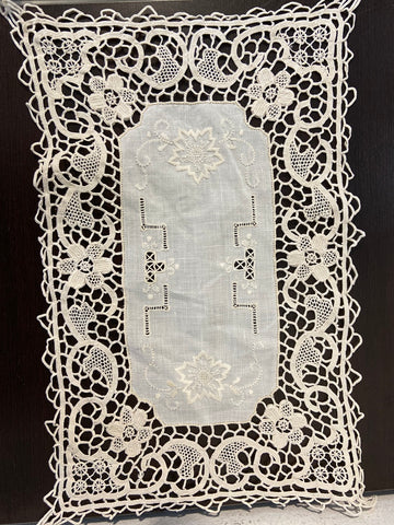 CENTRINO L36X29CM PANNA C/RICAMO E INTAGLIO