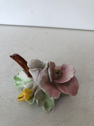 BUGIA IN PORCELLANA TIPO CAPODIMONTE H8XDIAMETRO2 CM