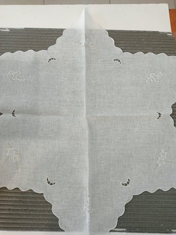 CENTRO TAVOLA STELLA IN LINO BIANCO L80X 56CM C/INTAGLIO E RICAMO NATALIZIO
