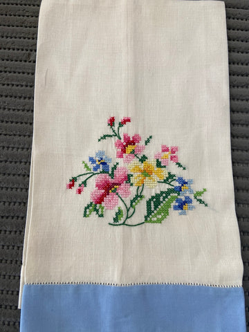 ASCIUGAMANO OSPITE BIANCO/AZZURRO C/RICAMOPUNTO CROCE FIORI