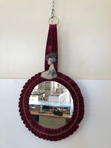 SPECCHIERA DA MURO DIAMETRO 15 CM CON DAMA IN CERAMICA