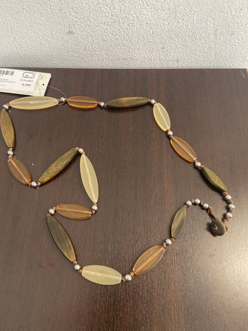 COLLANA LUNGA VERDE/BEIGE IN LEGNO E RESINA