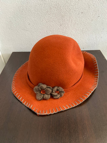 CAPPELLO POESIA D'ELITE ARANCIO C/FIORI APPLICATI