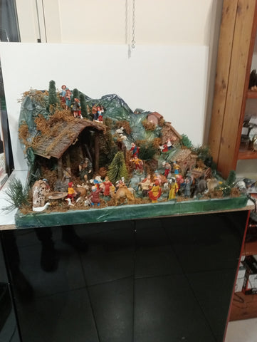 PRESEPE COMPLETO CON FIGURE E LUCI L78X52XH36