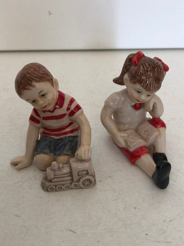 COPPIA BIMBI IN PORCELLANA H5XL4XP4 CM