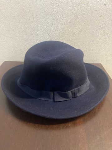 CAPPELLO IN PURA LANA BLU