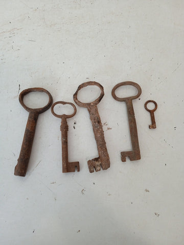 LOTTO CHIAVI IN FERRO VINTAGE VARIE MISURE 5 PZ