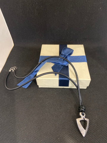 COLLANA FOSSIL CAUCCIU' C/CIONDOLO SCUDO