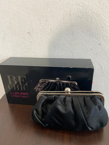 POCHETTE BE CHIC RASO NERO
