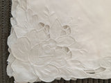 CENTROTAVOLA IN COTONE BIANCO C/RICAMO