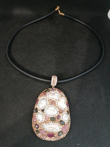 COLLANA IN CAUCCIU' NERO C/CIONDOLO PIETRE E STRASS