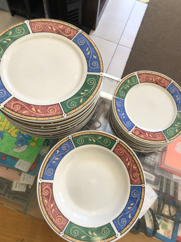 SERVIZIO 27 PIATTI IN PORCELLANA