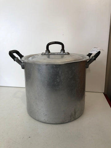 PENTOLA IN ALLUMINIO DUE MANICI C/COPERCHIO H18XDIAMETRO20 CM