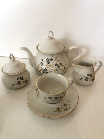 SERVIZIO THÈ IN PORCELLANA REAL TOGNANA 15 PZ + PIATTI