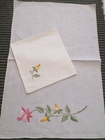 SET COLAZIONE LINO BIANCO CON RICAMO