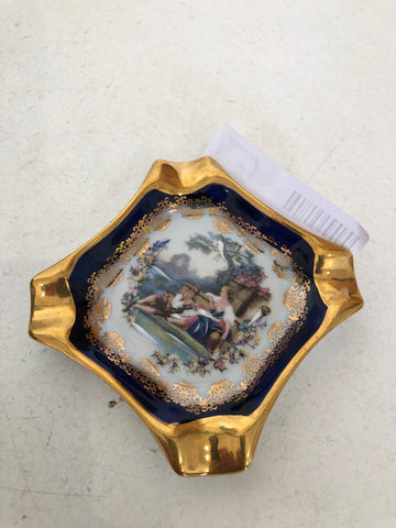 POSACENERE IN PORCELLANA H2XL8XP8 CM