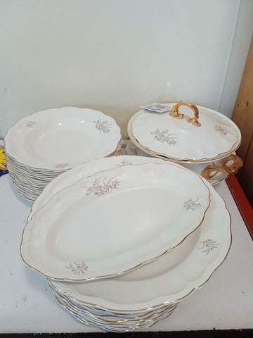 SERVIZIO PIATTI CAPODIMONTE 40 PZ