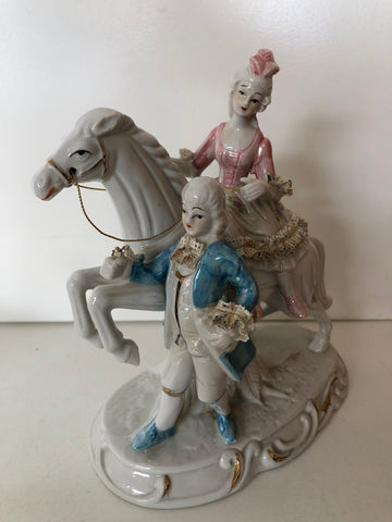STATUA DAMA CA CAVALLO IN PORCELLANA H20XL15XP8 CM