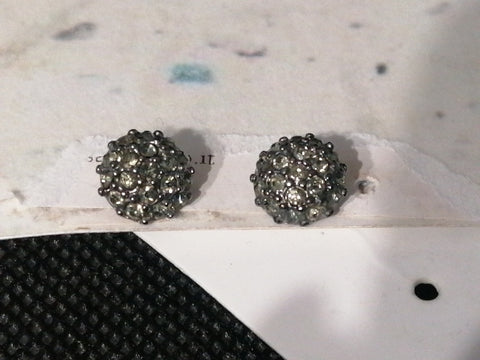 ORECCHINI BOTTONCINO GRIGIO STRASS(PARI AL NUOVO)