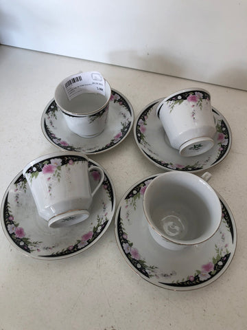 4 TAZZE TH' IN PORCELLANA + PIATTI