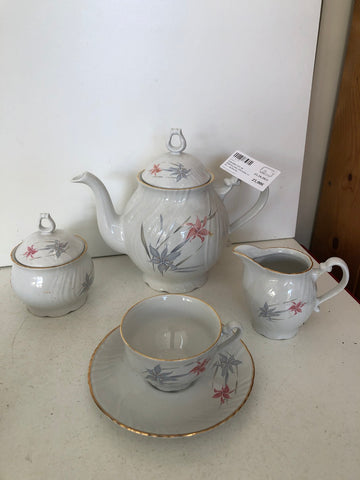 SERVIZIO THE' IN PORCELLANA TOGNANA 13 PZ + 10 PIATTI