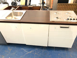 CUCINA BIANCA SENZA PENSILI CON FRIGO LAVASTOVIGLIE E PIANO COTTURA L300