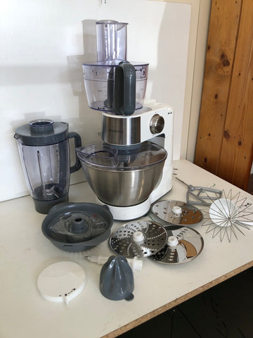 PLANETARIA MULTIFUNZIONE KENWOOD TYPE KM28 900W CIRCA 2L (COMPLETA DI ACCESSORI)