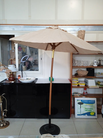 OMBRELLONE BEIGE 2 MT IN BETULLA CON BASE IN GHISA