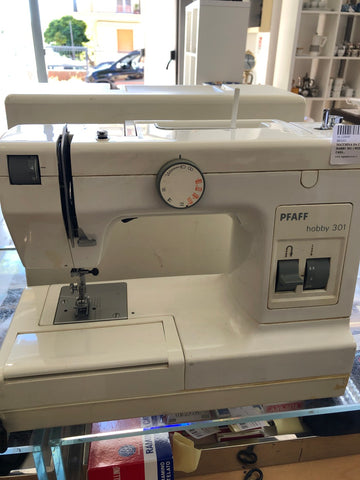 MACCHINA DA CUCIRE PFAFF HABBY 301 ( PEDALE ALLA CASSA )